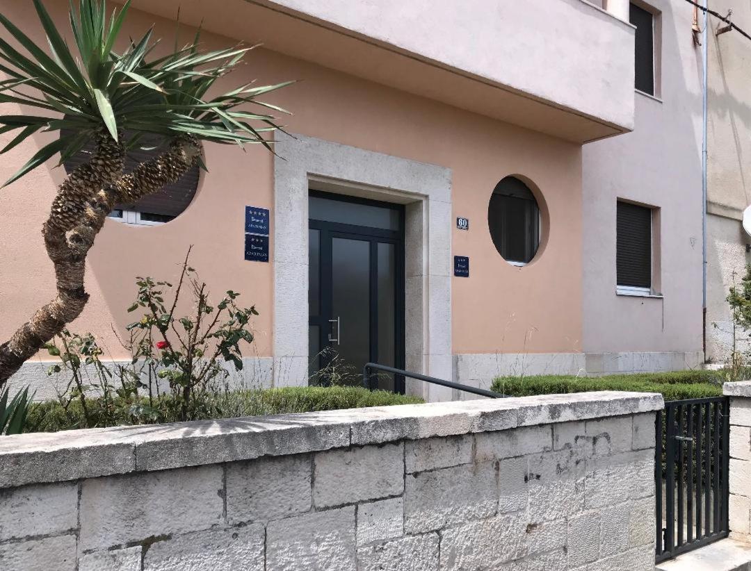 Azimut Apartment *