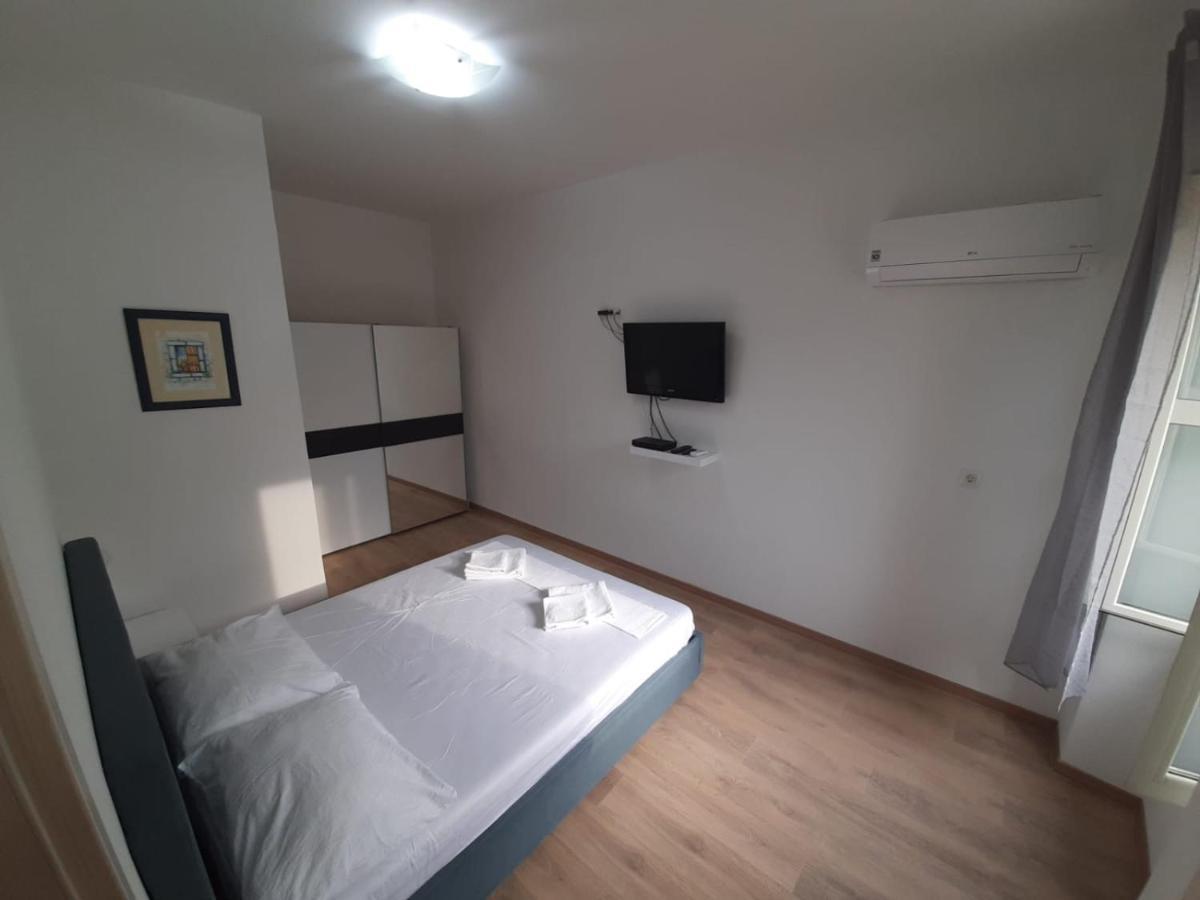 Center Apartment *