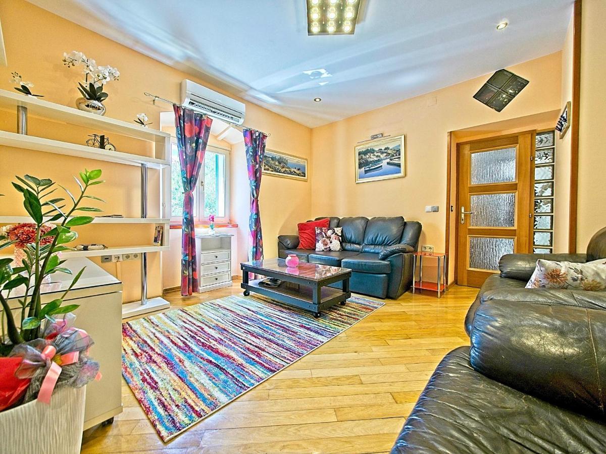 Nina Apartman Split