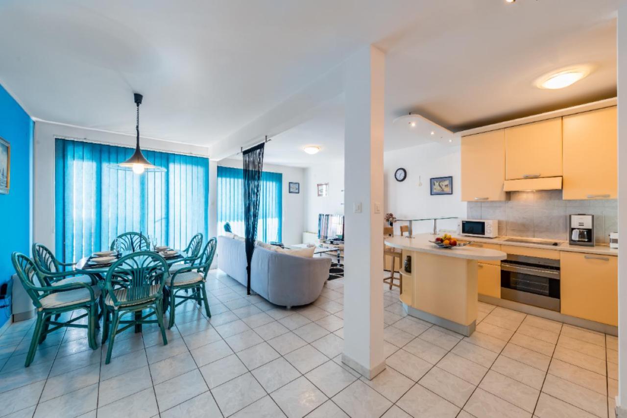 Sea View Reno W/garage *