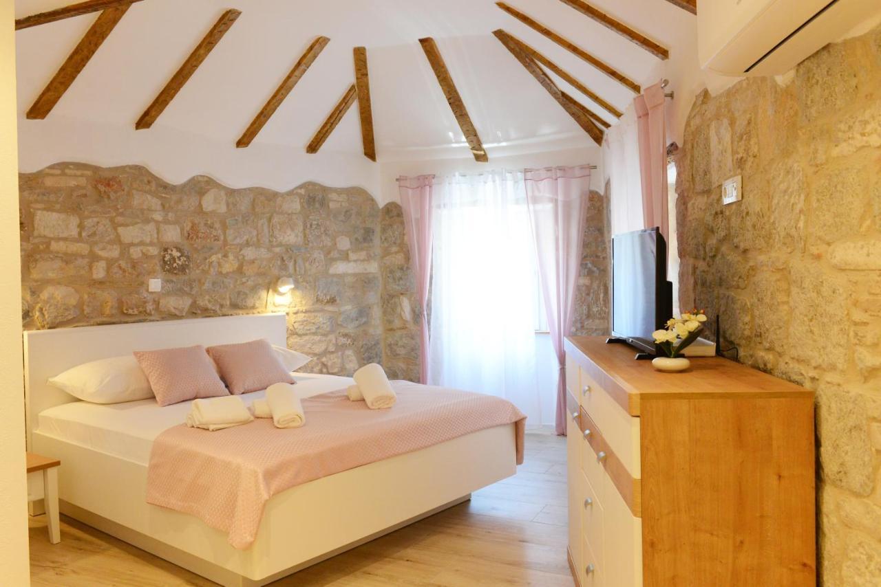 Veli Varos Old Town Deluxe Apartment City Centre Apartment Split