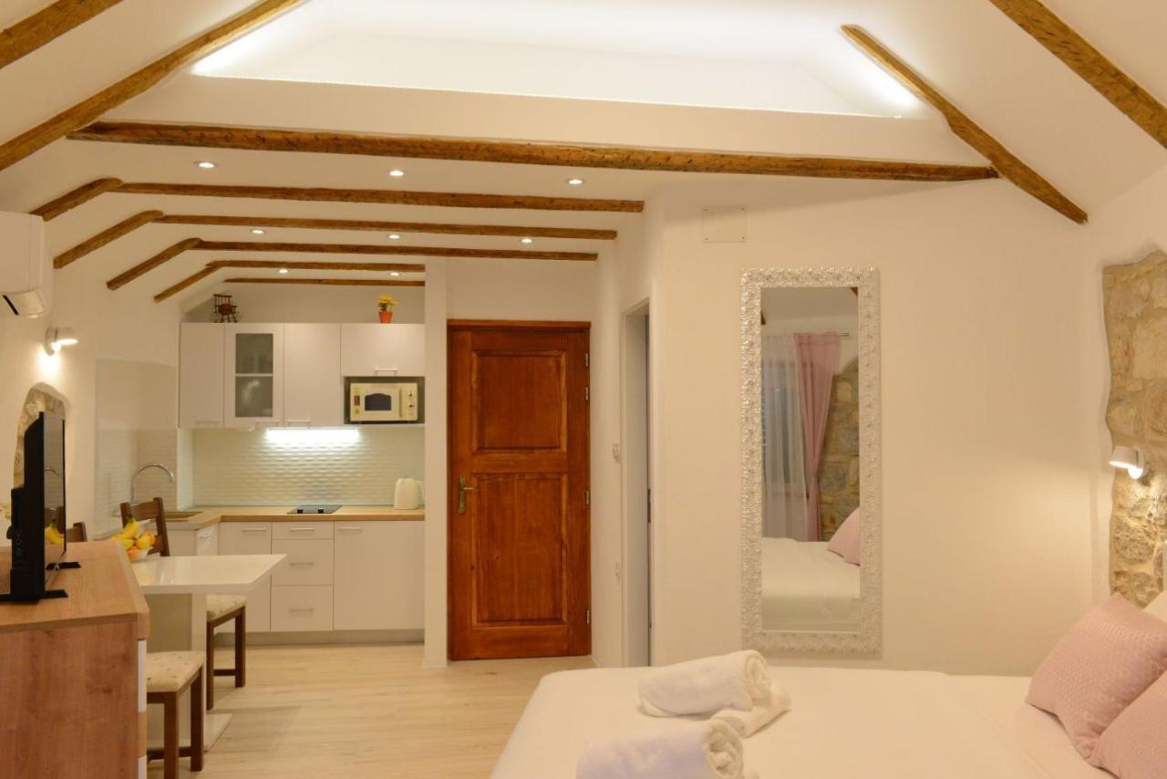 Veli Varos Old Town Deluxe Apartment City Centre Apartment