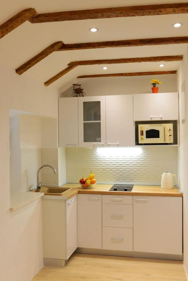 Veli Varos Old Town Deluxe Apartment City Centre