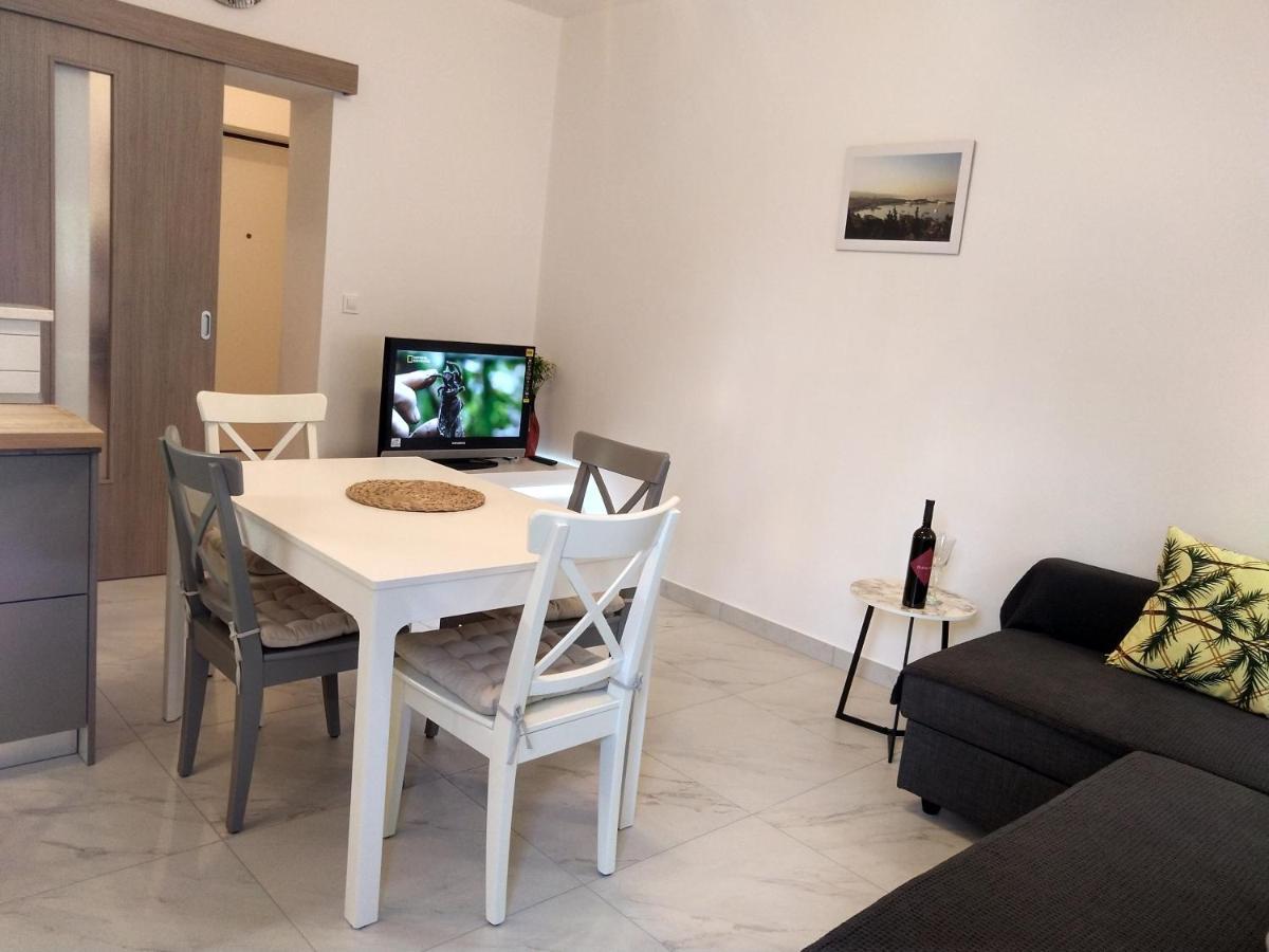Deluxe Joia With Balcony On The Bacvice, Free Parking, Old Town, Near Ferry Port *
