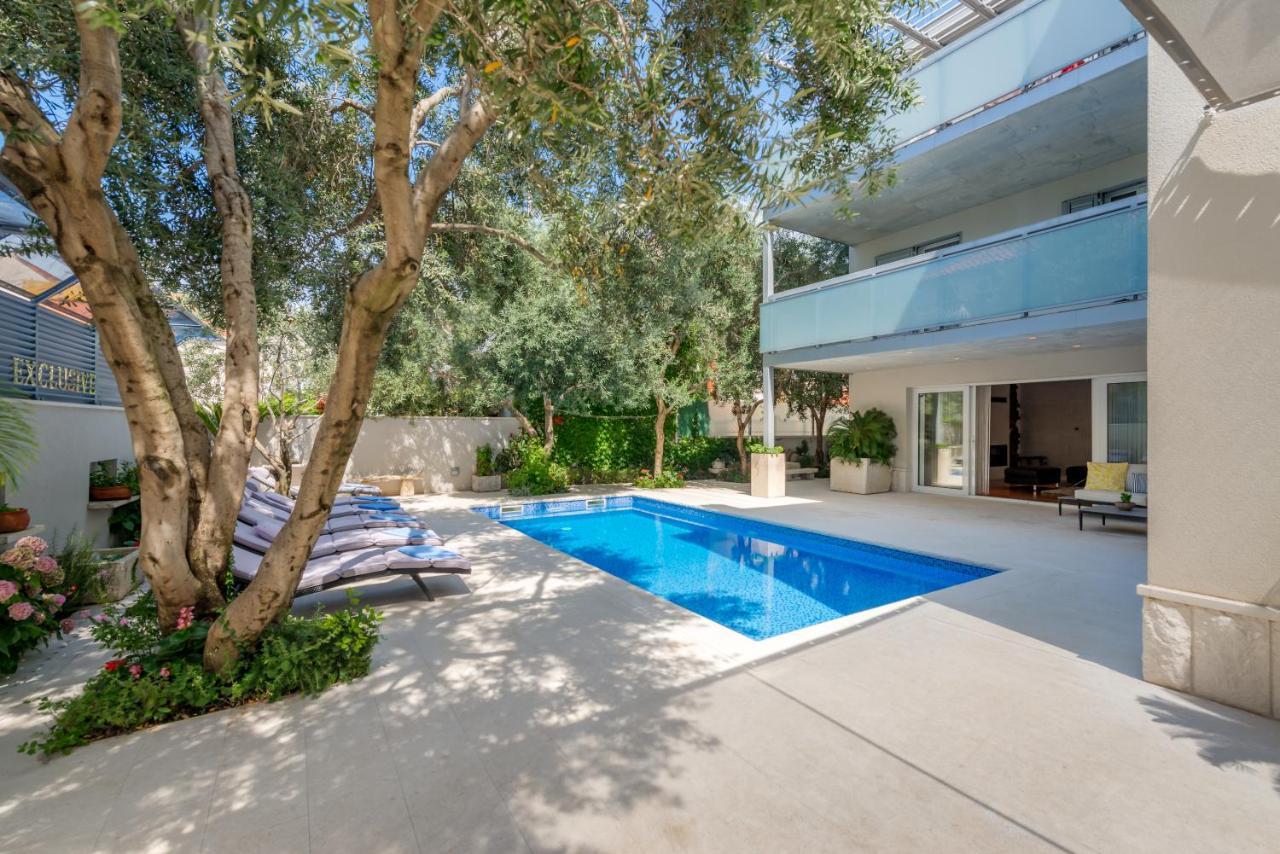 Rex Exclusive Apartment Split
