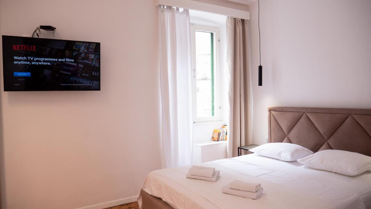 Tower Square Apartman