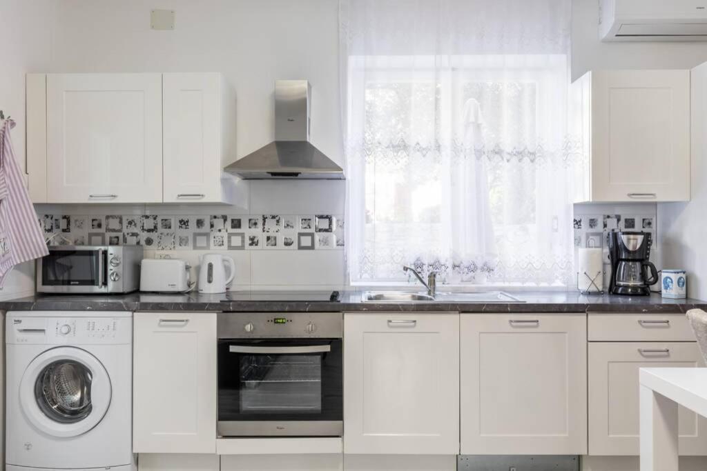 Buki **** Apartment Split