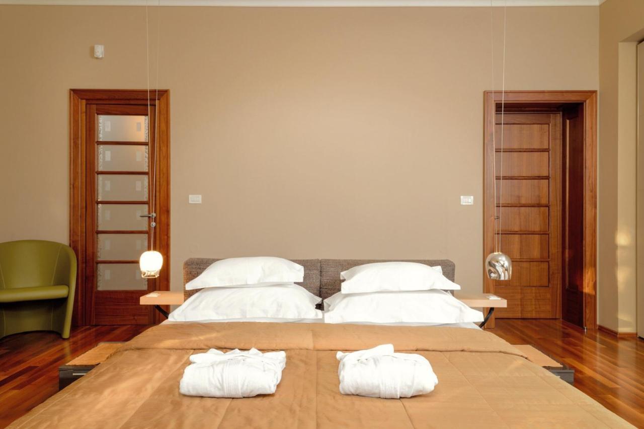 Villa Exclusive Seafront Villa 5 Bedrooms Villa Mestro Outdoor Pool Magical Sea Views Split