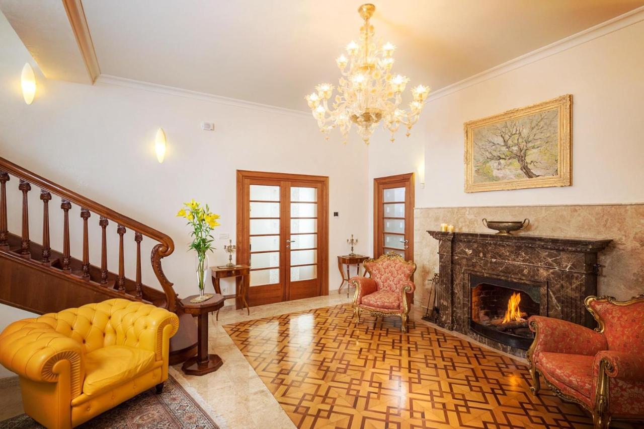 Exclusive Seafront Villa 5 Bedrooms Villa Mestro Outdoor Pool Magical Sea Views Split *