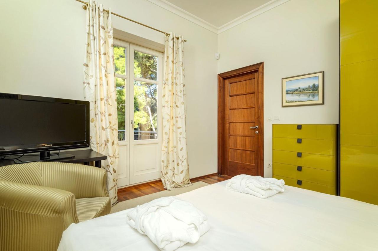 Exclusive Seafront Villa 5 Bedrooms Villa Mestro Outdoor Pool Magical Sea Views Split Villa Split