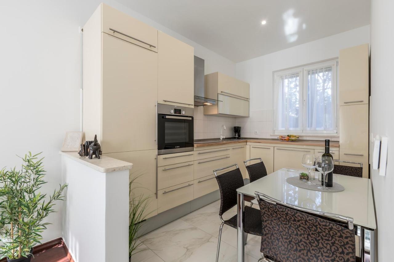 Apartment Villa Meri Very Central And Beautiful Apartment