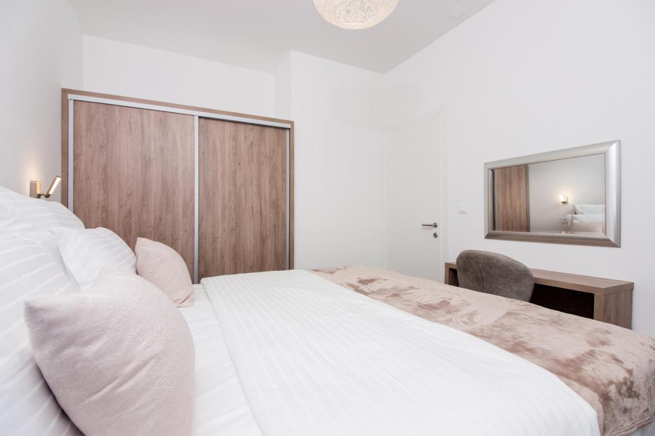 Apartment Utopia *