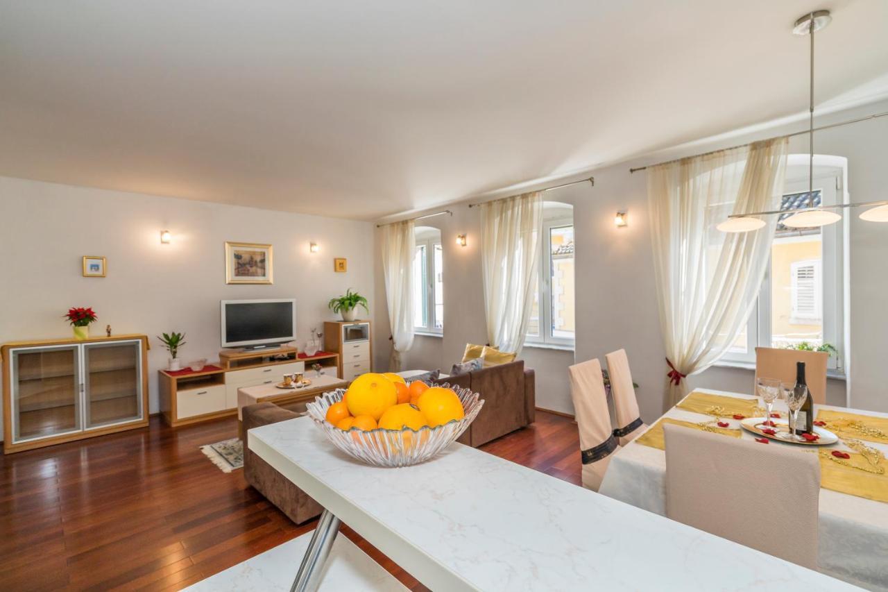 In Old Town With View Apartman