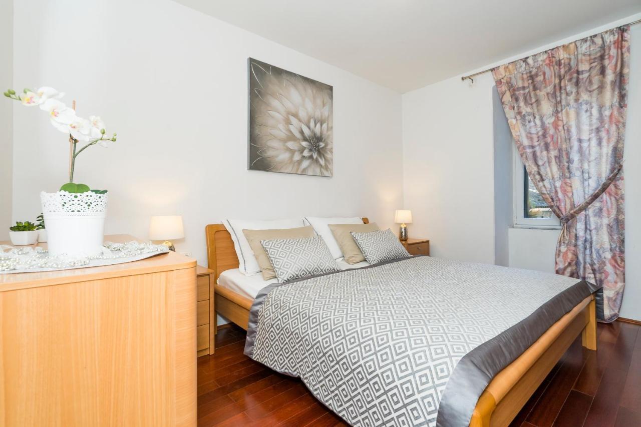 In Old Town With View Apartman Split