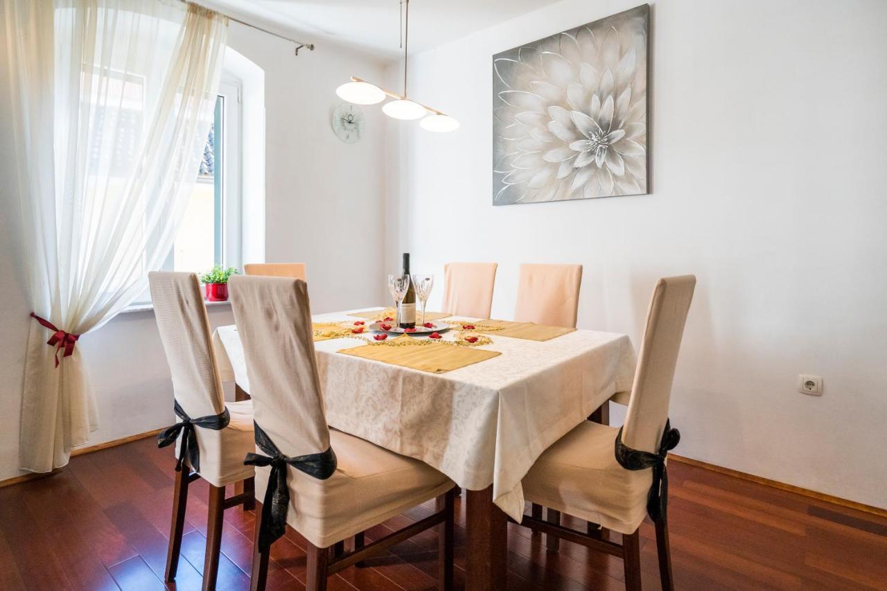Apartman In Old Town With View *