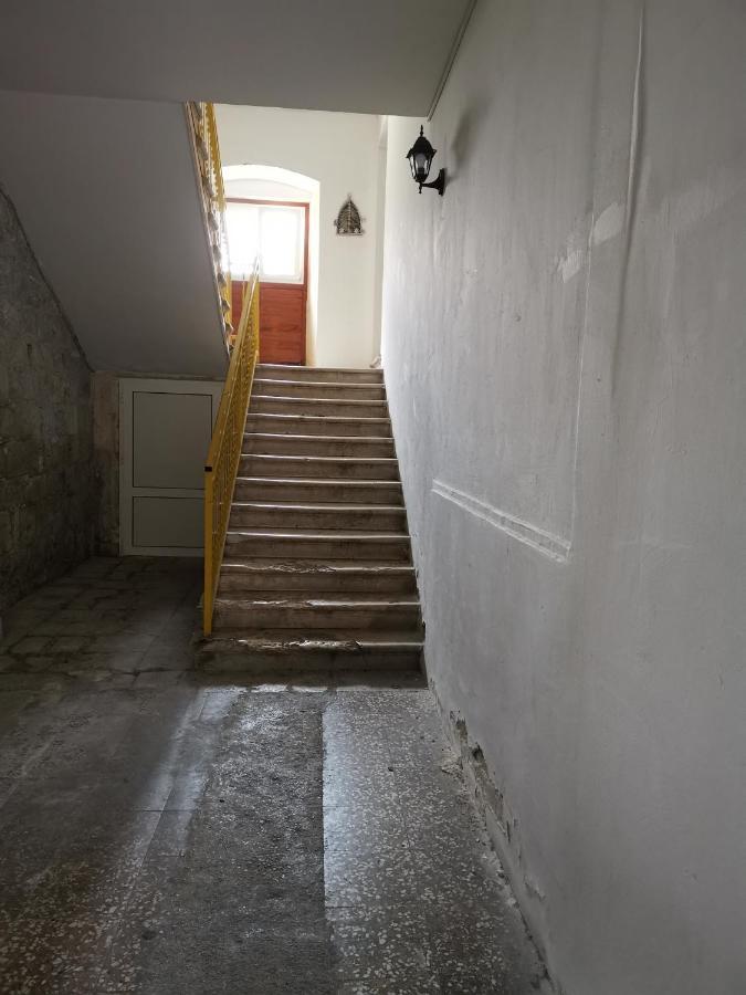 Spacious 140m2 Downtown 3 Bedroom Apartment *