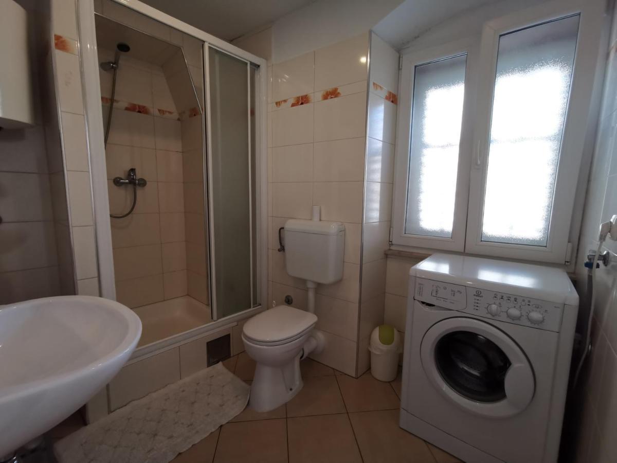Modern In A Superb Location Apartment *