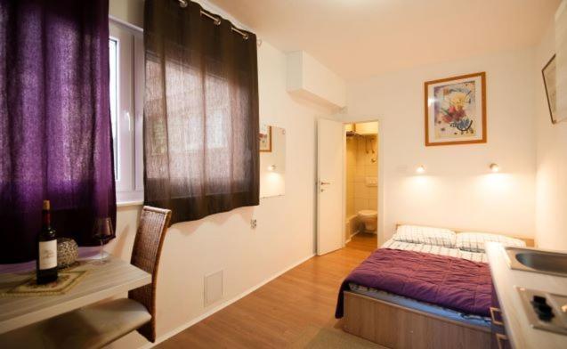 Apartman Centar 2 Private With Ensuite And Kitchenette *