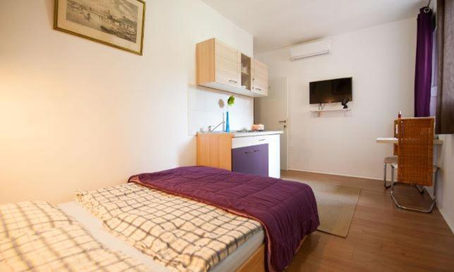 Centar 2 Private With Ensuite And Kitchenette * Split