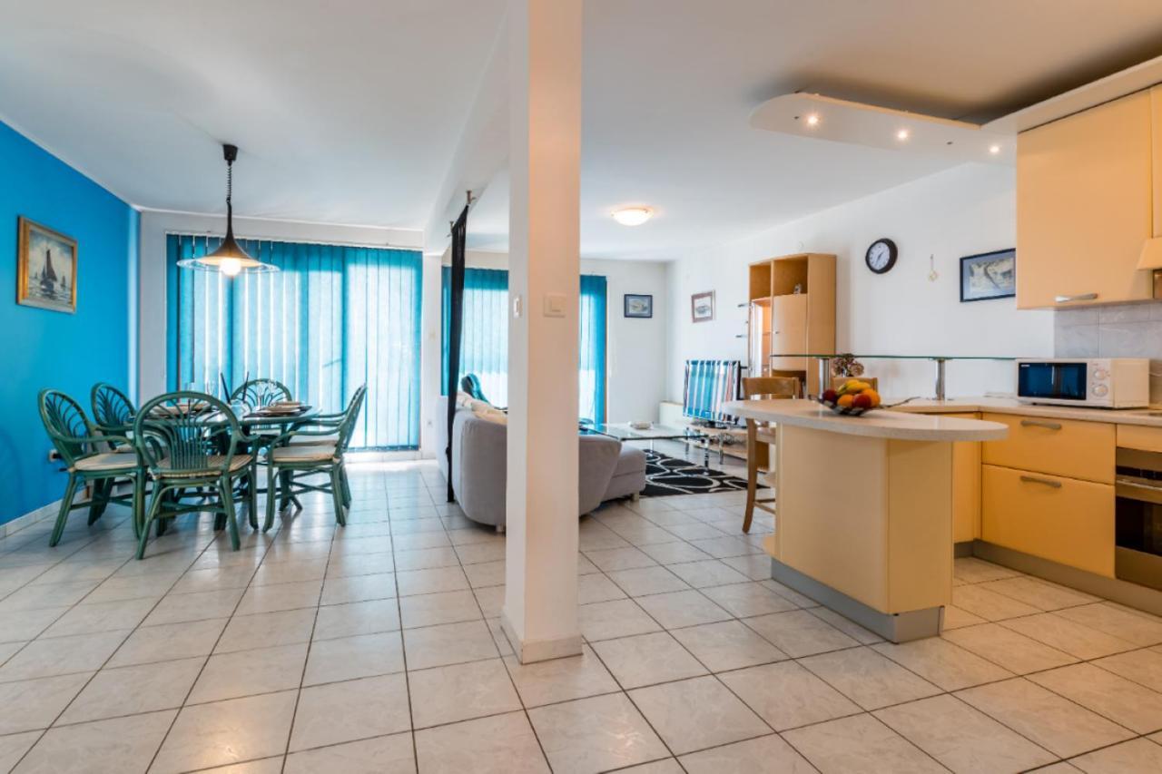 Apartment Sea View Reno W/garage *