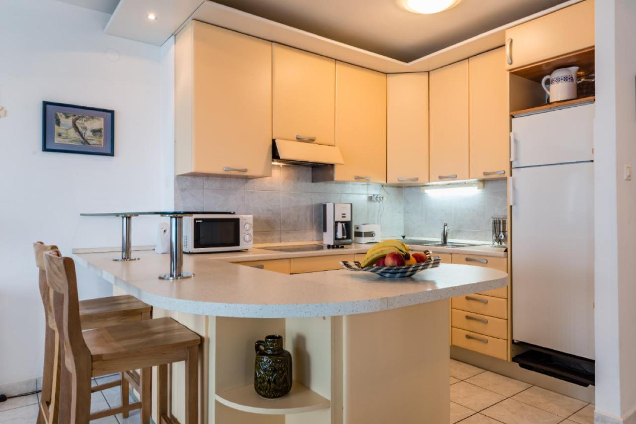 Sea View Reno W/garage Apartment
