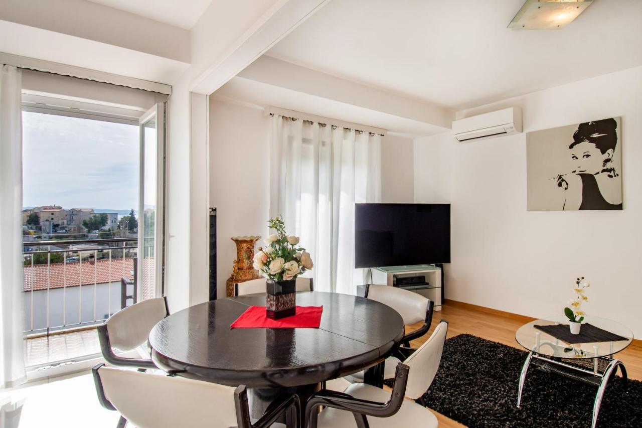 Rooms&apartments Zelux Apartment *