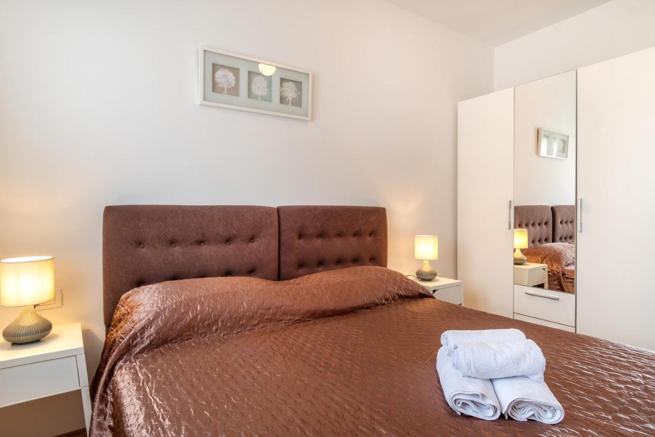 Rooms&apartments Zelux Apartment *