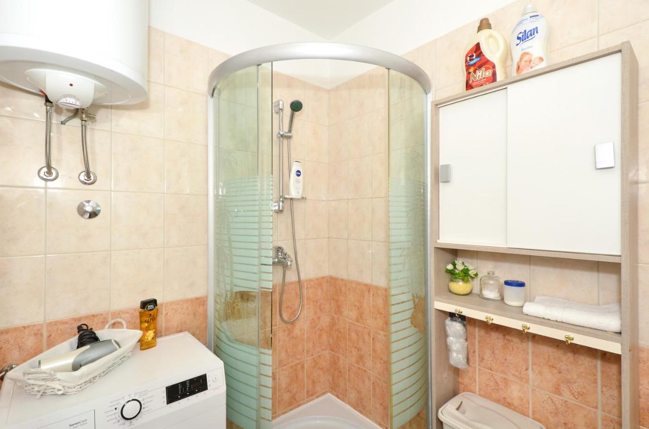Vana Apartment *