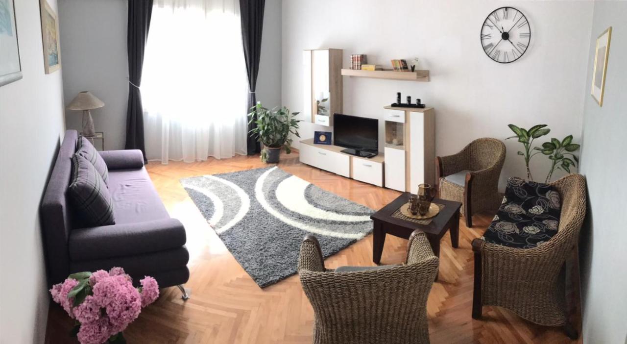 Mahonia Apartment