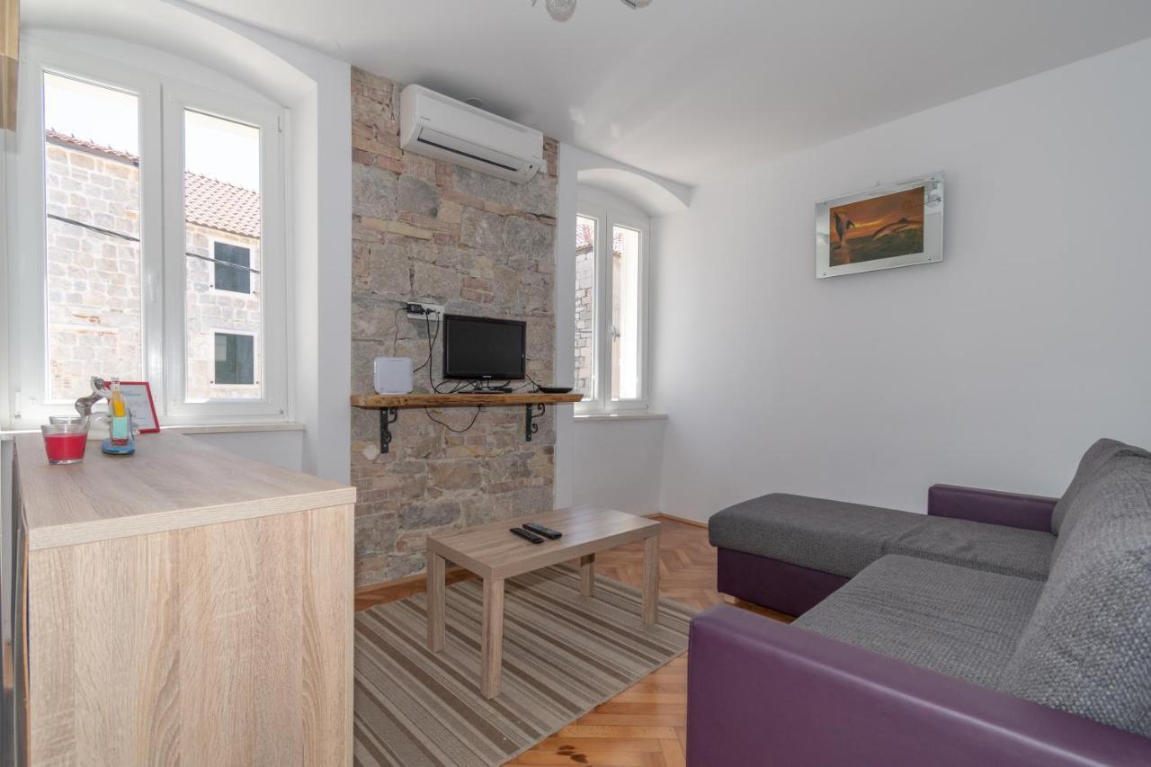 Kira Apartment *