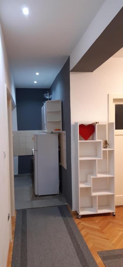 Cozy Mihaela With Balcony, Near Park Marjan & Old Town - Quiet Neighborhood Apartment