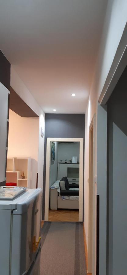Cozy Mihaela With Balcony, Near Park Marjan & Old Town - Quiet Neighborhood