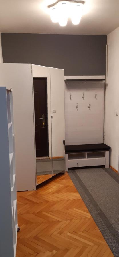Cozy Mihaela With Balcony, Near Park Marjan & Old Town - Quiet Neighborhood Split