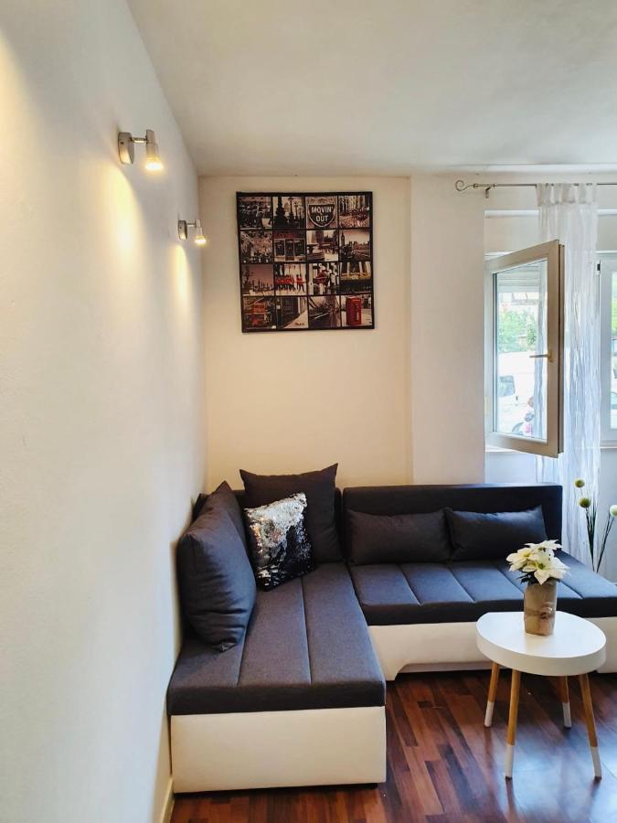 Apartment Mamas V Place Split