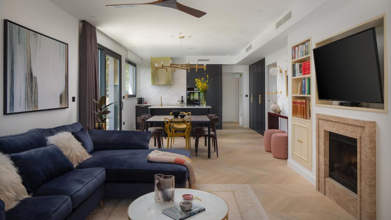 By Splendida Palace Apartman *
