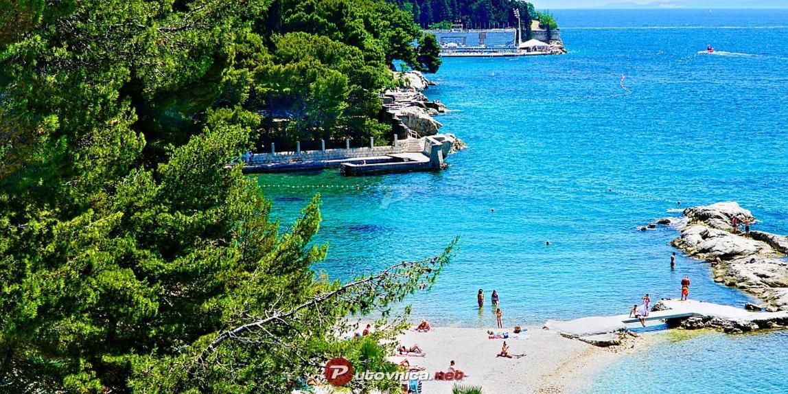 Bonus And Private Parking * Split