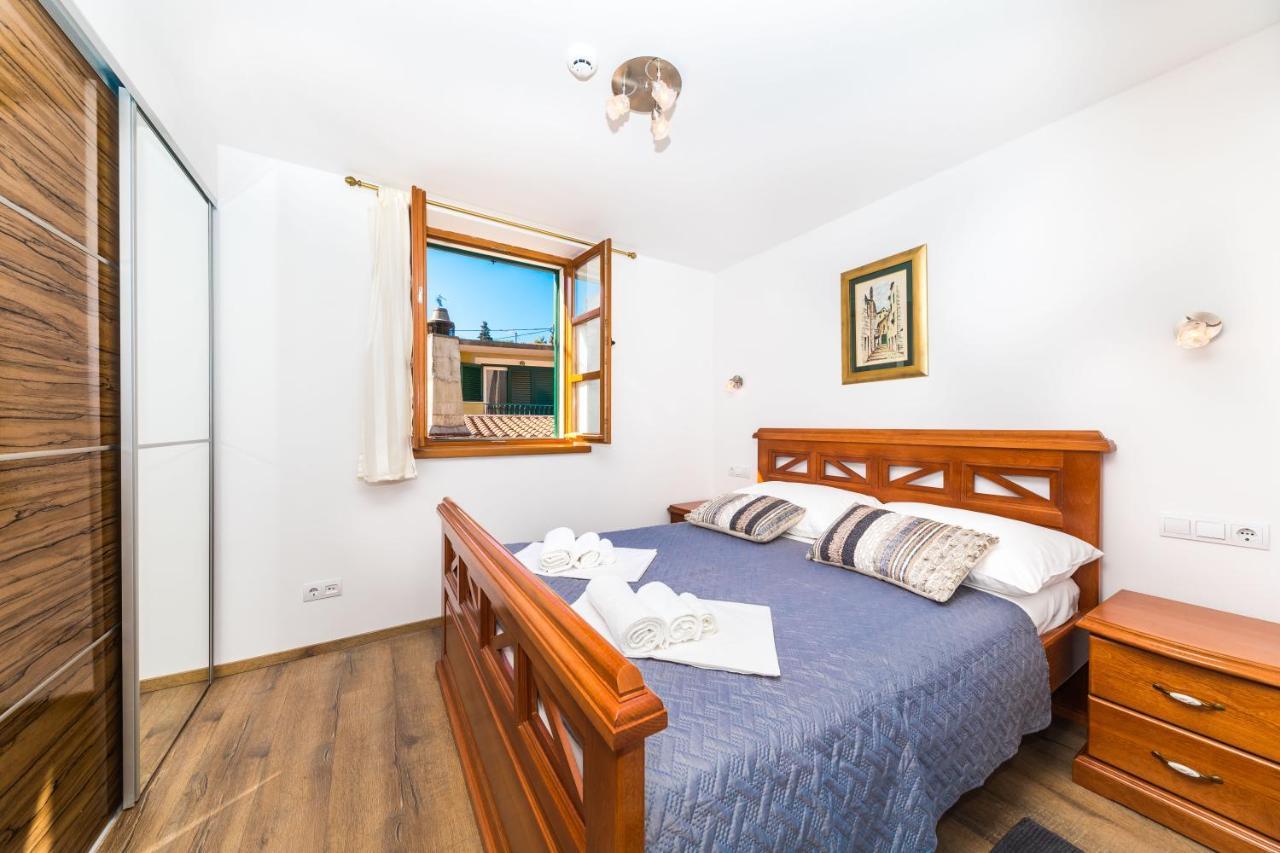 Perla Varos Apartment