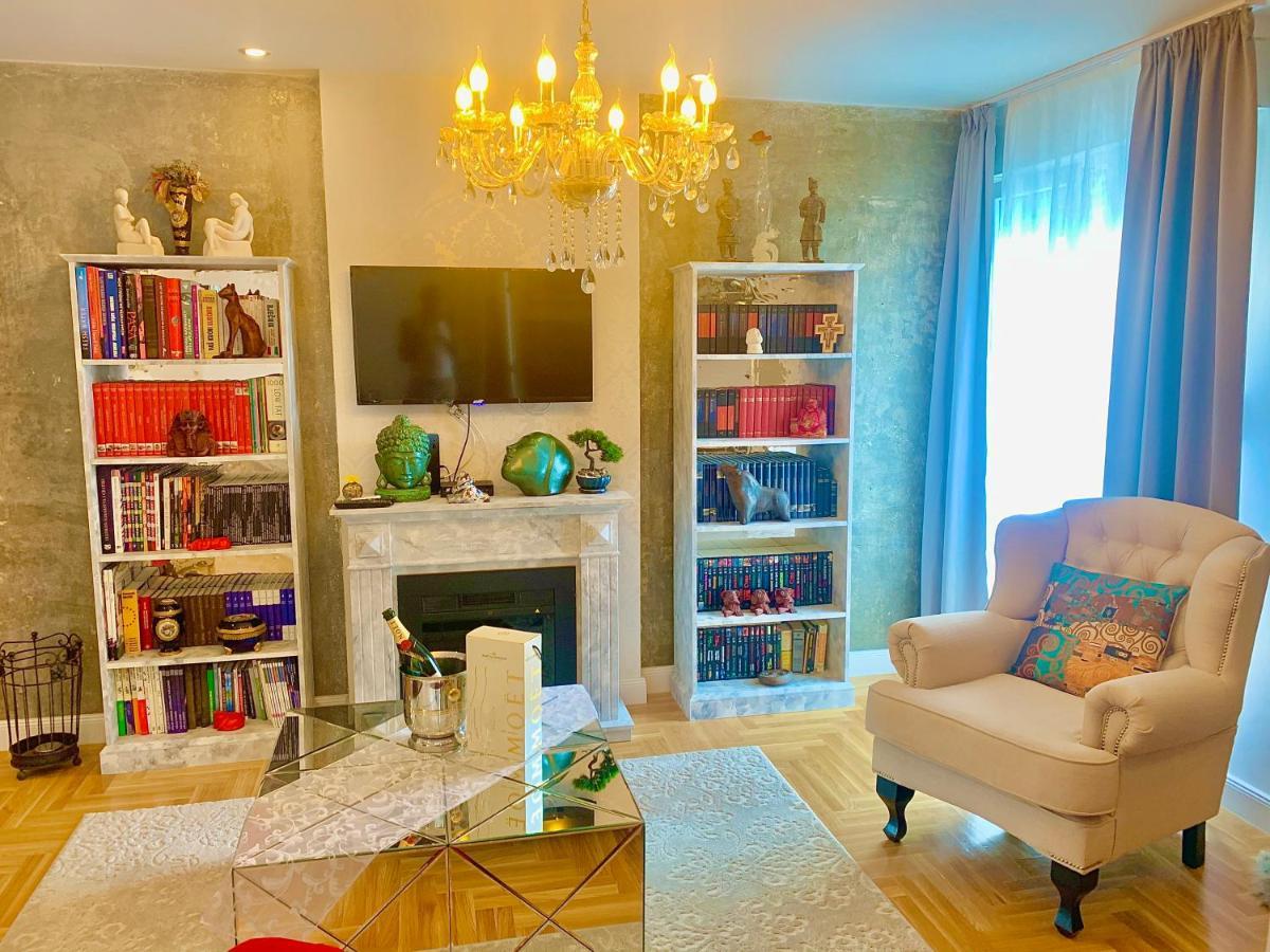 Apartment Art Gallery Luxury