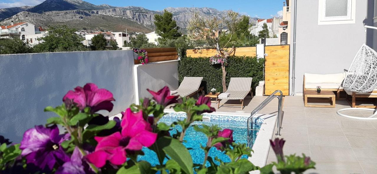 With Private Swimming Pool Apartment