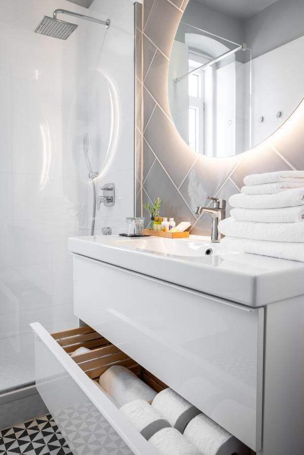Grey Pearl Apartment Split