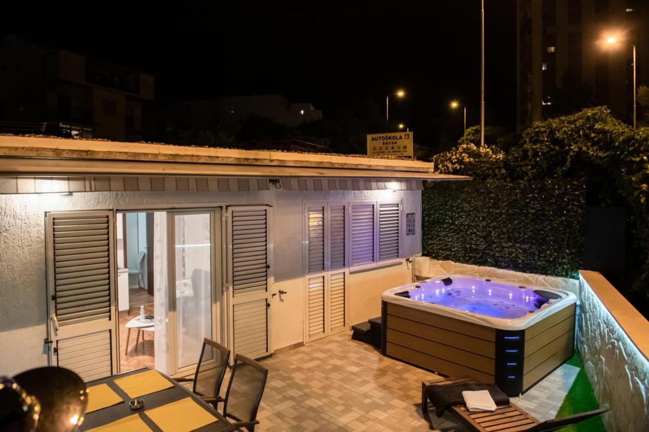 Pebbles - With Jacuzzi Apartamento *