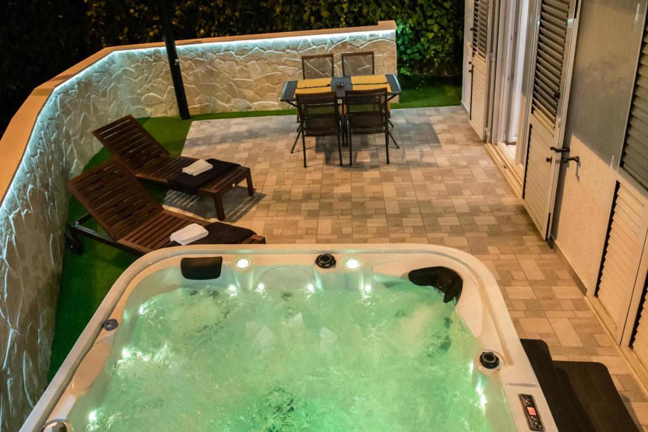 Pebbles - With Jacuzzi Apartamento