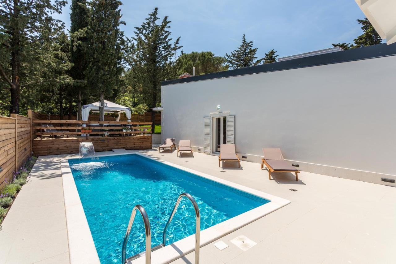 Bila Vila - Where Life Meets Luxury & Nature Split