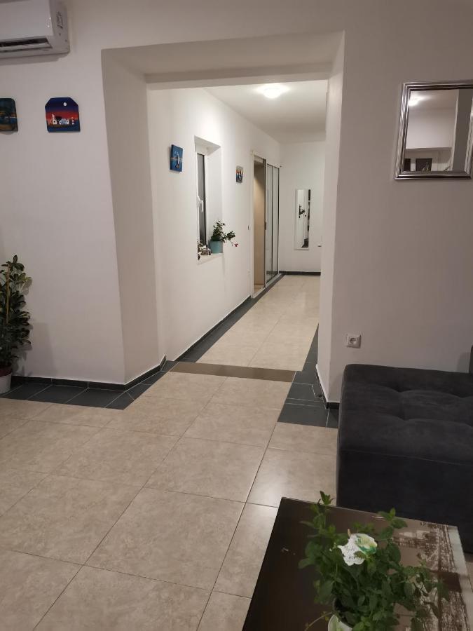 Diana And Apartment Split