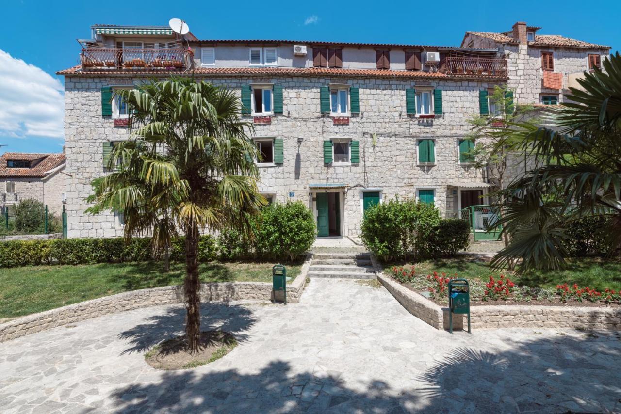 Palazzo D * Split