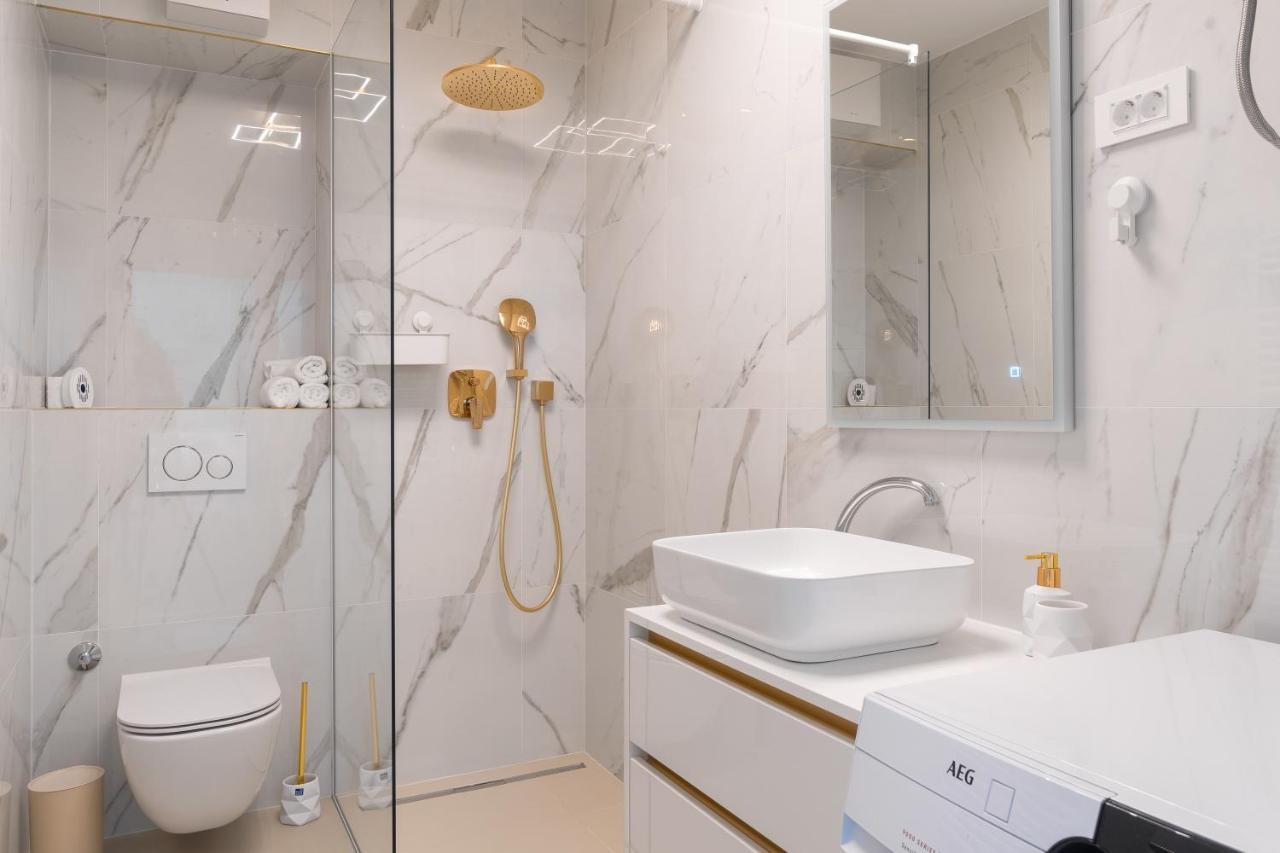 Golden Luxury Apartment