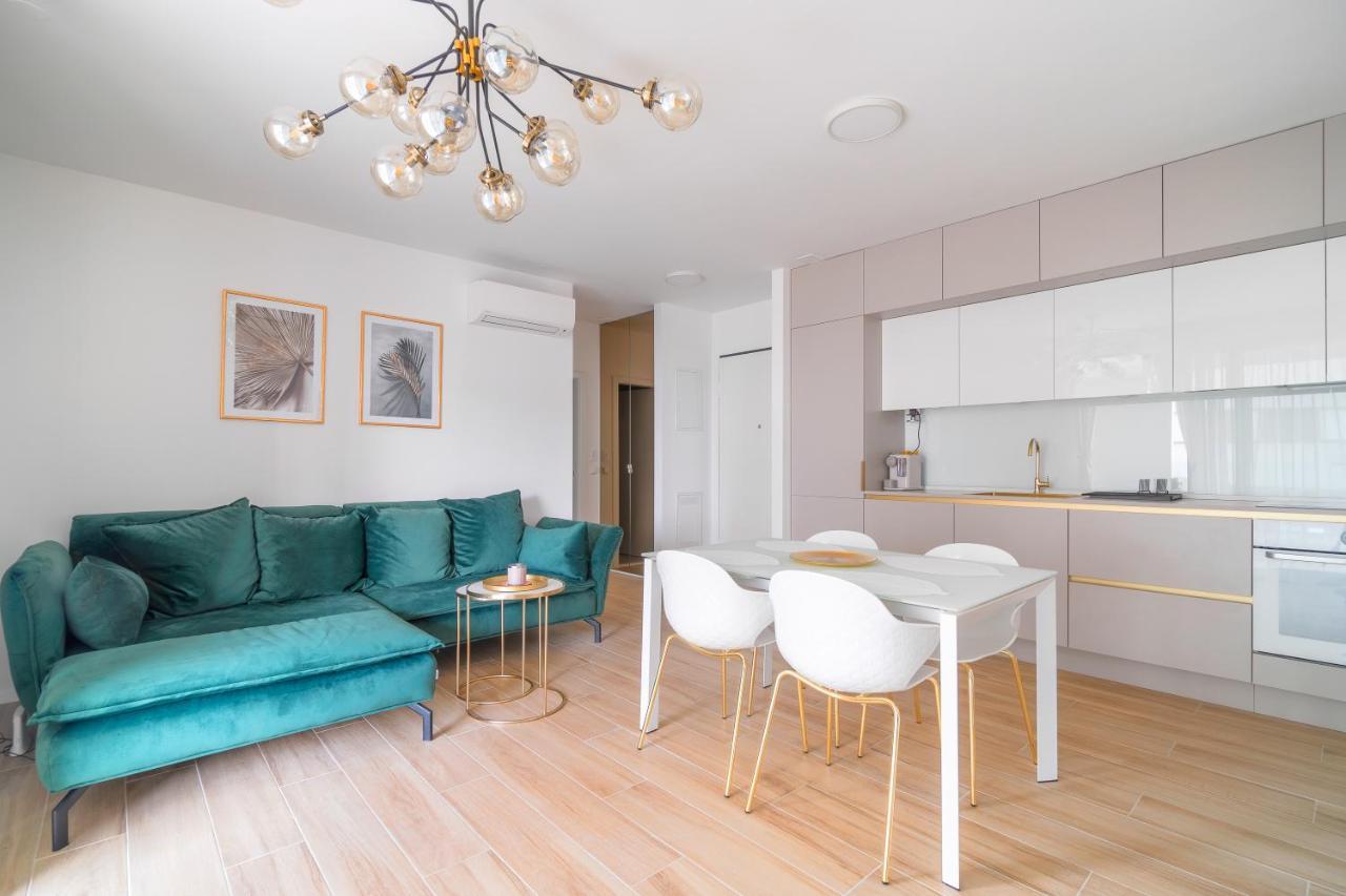 Golden Luxury Apartment *