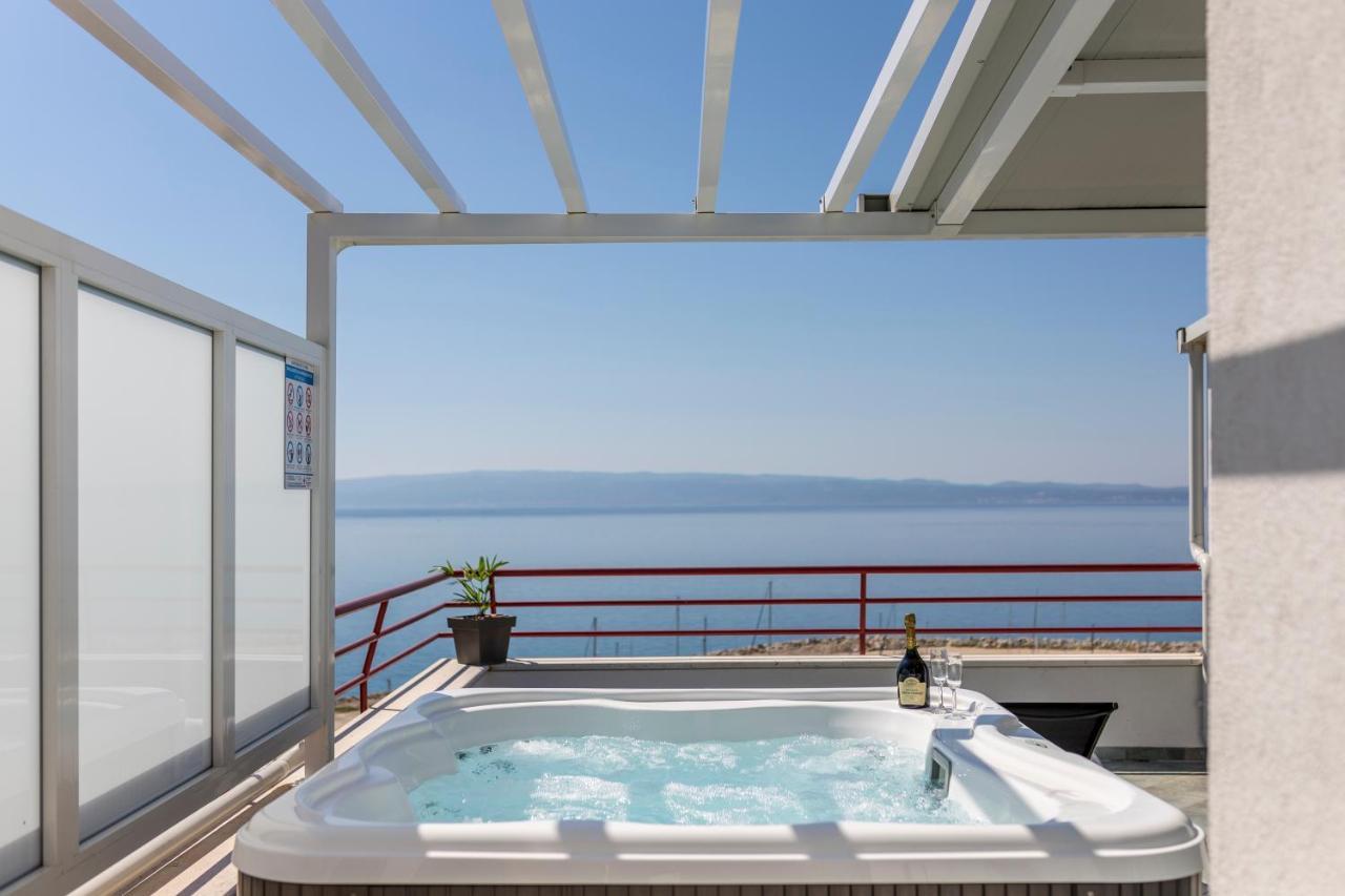 Seaside Penthouse With Hot Tub Sky Living * Split