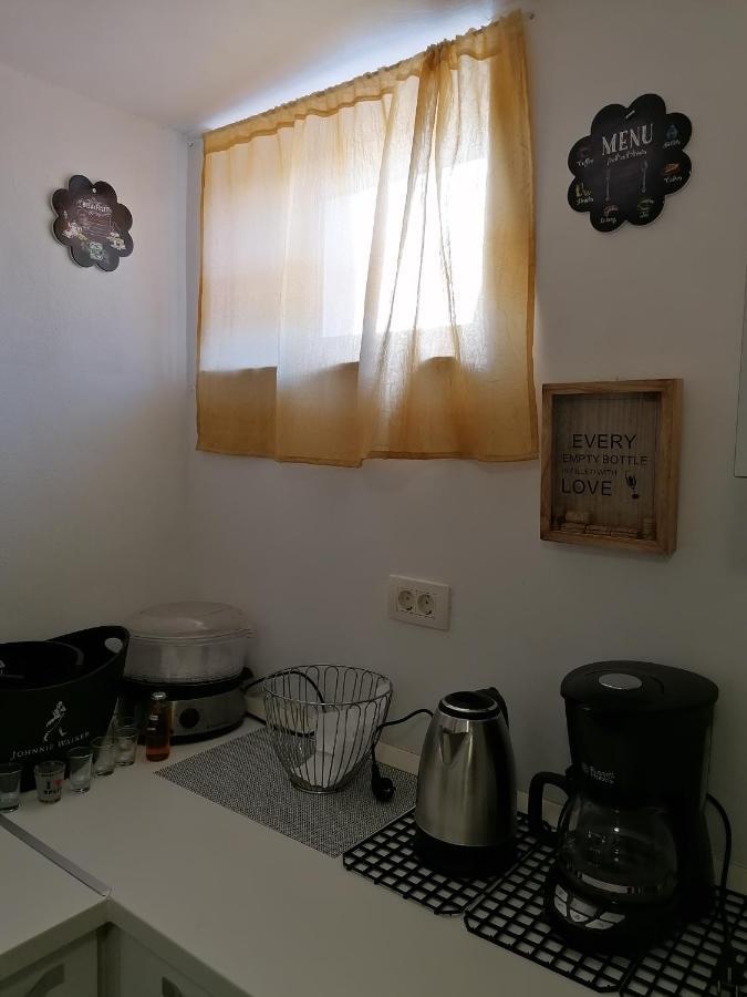 Sara Cosmo Apartment Split