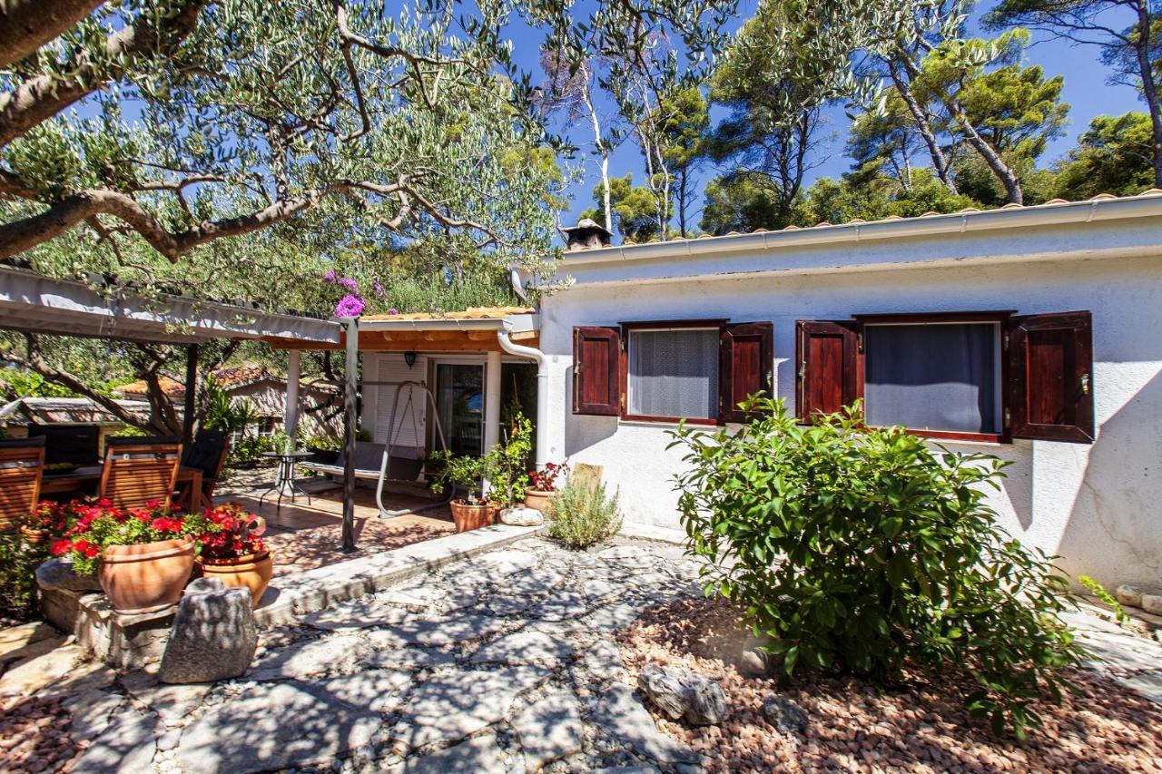 Karina - Unique Location With Jacuzzi Holiday home